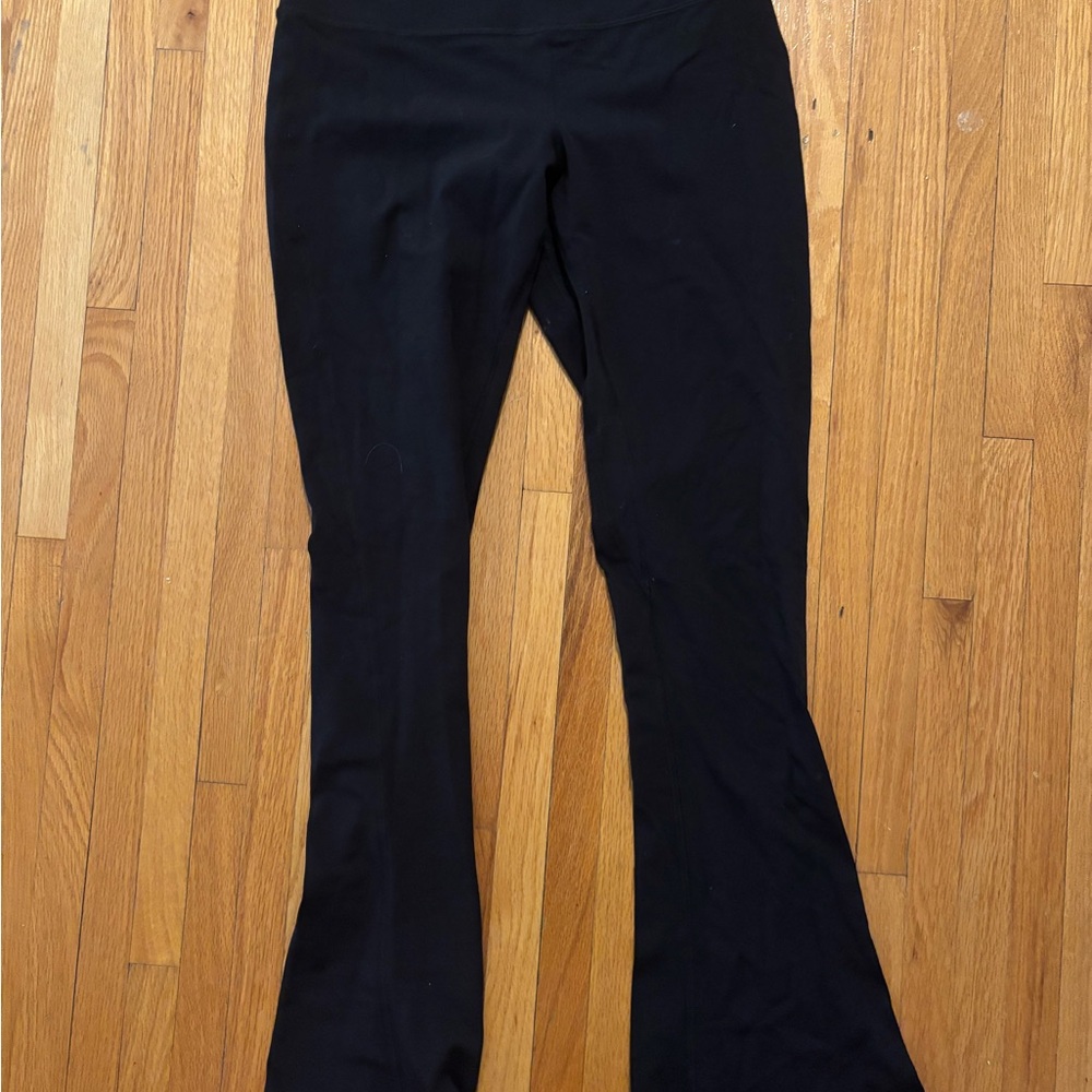 Black LuluLemon Women's Yoga Pants